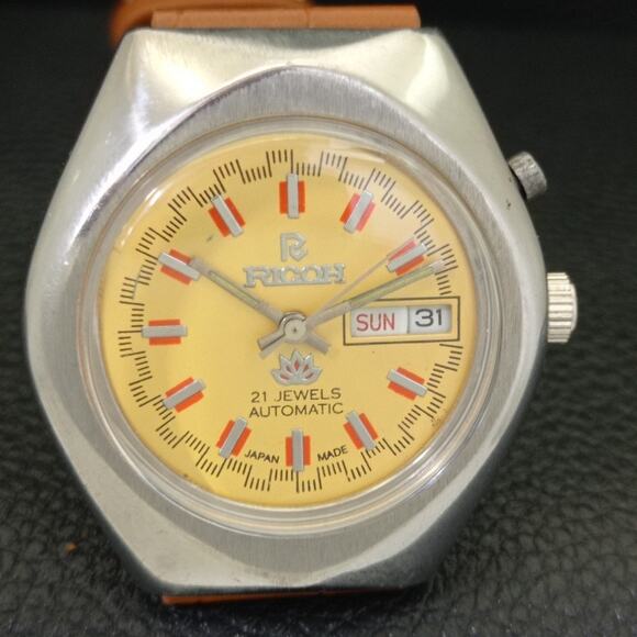 Vintage 1980 Ricoh Automatic Mens Silver Watch W/daydate & Yellow accents - Picture 4 of 10